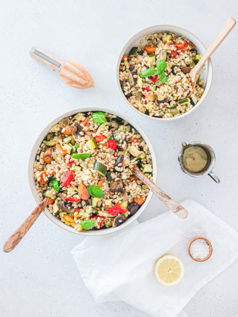 Insalata di orzo con verdure