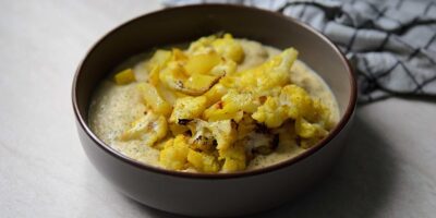 Cavolfiori e patate con crema di ceci allo yogurt