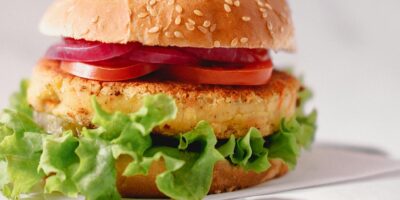 Burger di lenticchie rosse vegan e senza glutine