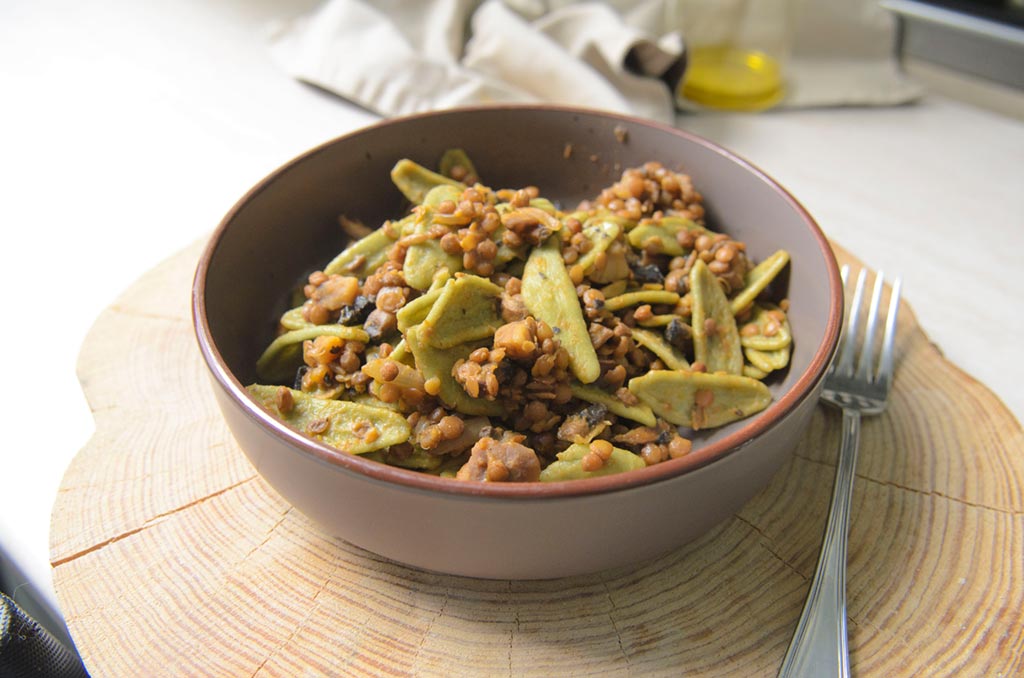 Ragù bianco di lenticchie con funghi e castagne